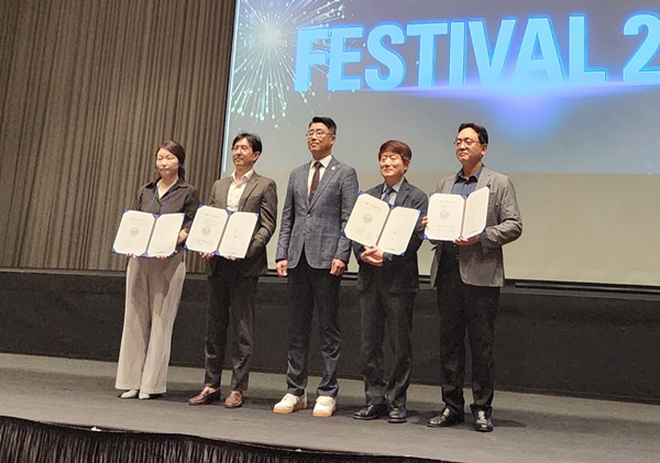 충남대 교원창업기업의 공동 기술이전 체결식