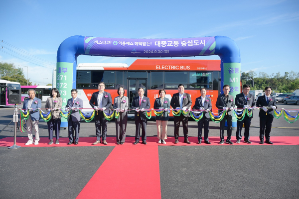 신설된 279번 노선을 기념하는 시승식 행사 개최
