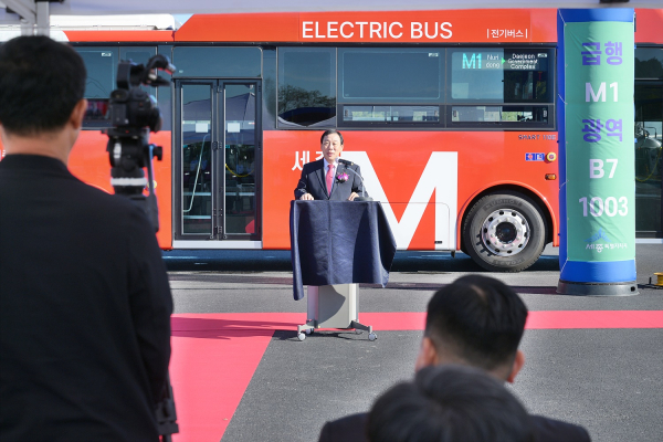 신설된 279번 노선을 기념하는 시승식 행사 개최