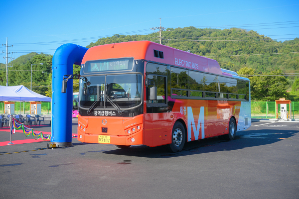 신설된 279번 노선을 기념하는 시승식 행사 개최