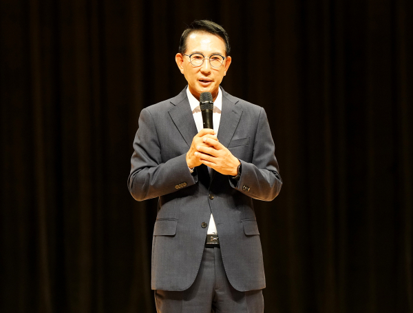 서산시 문화회관에서 30일 열린 ‘사회복지의 날 기념식 및 한마음 축제’ 진행 모습