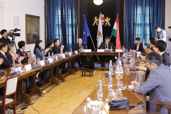 대전시와 부다페스트는 자매도시 30주년을 기념해 면담을 진행했다