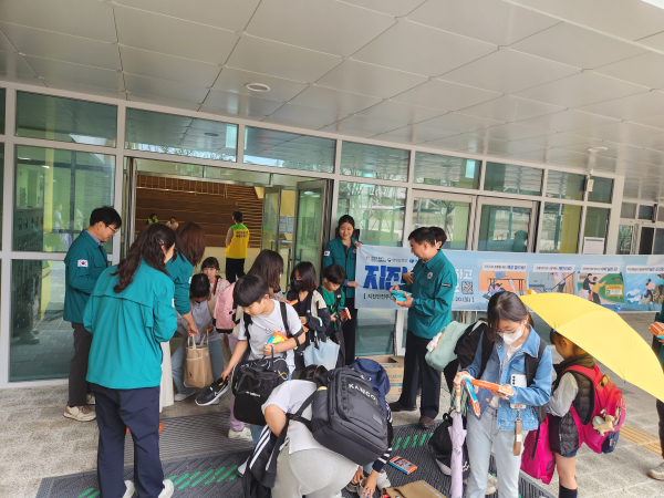 학생·교직원 및 대전시민을 대상으로 안전 캠페인 진행 모습