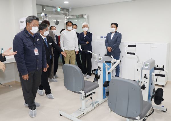 지난 14일 태안읍 평천리에서 진행된 태안어르신돌봄센터 개원식 모습.