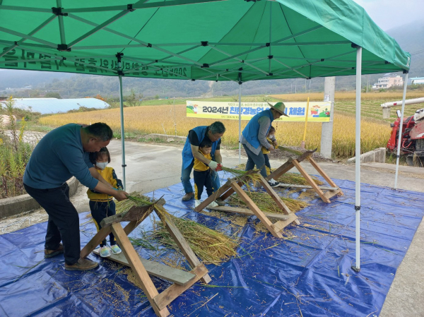친환경농업 어린이체험 진행 모습