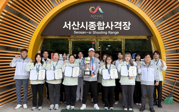 서산시청 사격팀이 서산시종합사격장에서 전국체육대회 메달 획득을 기념했다.