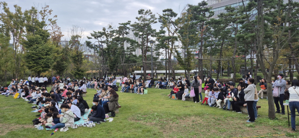 도란유 원아들이 지난 18일에 종촌동 제천뜰 근론공원에서 ‘다함께 도란도란’축제에 참여하고 있다.