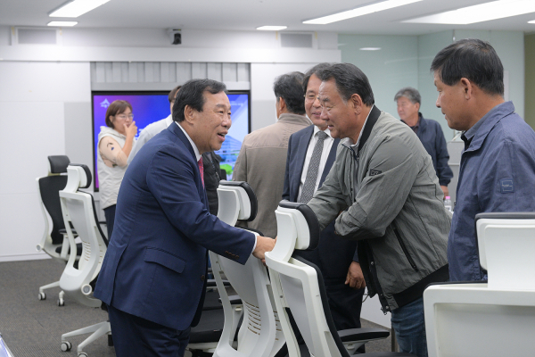 최민호 시장, 화훼·조경수 농가와 허심탄회 대화 진행