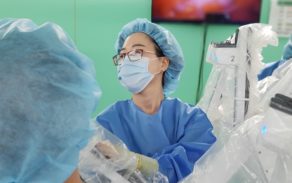 건양대병원 산부인과 김태현 교수 로봇수술 집도모습