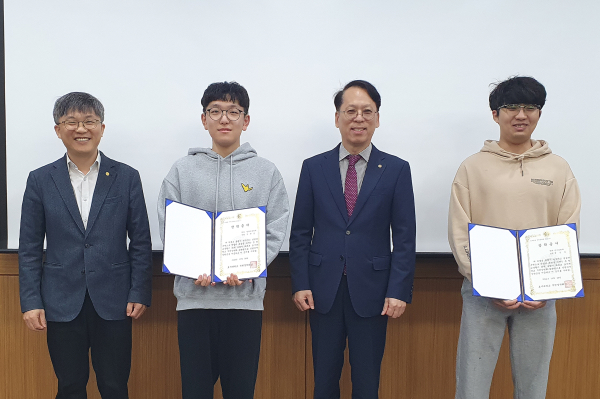 직원장학회, 재학생 장학금 전달식 모습