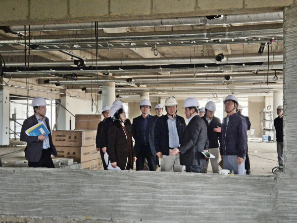 신설학교 공사 현장 점검 진행 모습