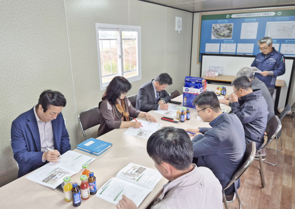 박서우 교육장 두 신설학교의 공사 관계자들과의 간담회 진행