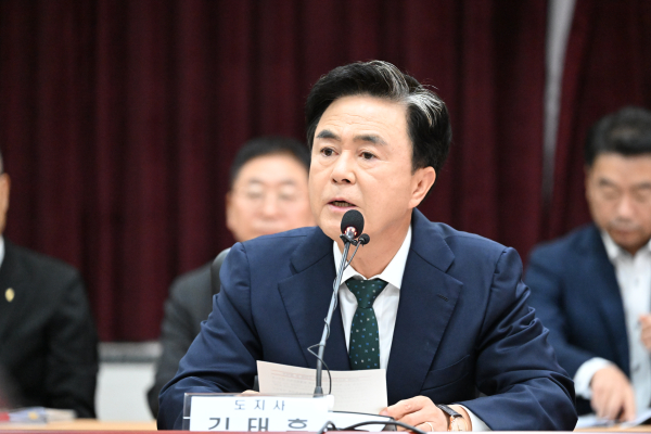 김태흠 충남지사는&nbsp;“축산업은 결국엔 양복 입고 출퇴근하는 스마트 축산단지로 가야 한다”라고 강조했다