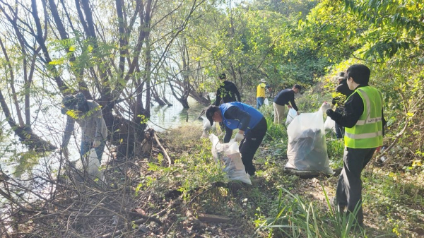 한국농어촌공사 아산지사ㆍ국제로타리 3620지구, 도고저수지에서 반려저수지 행사 진행 모습