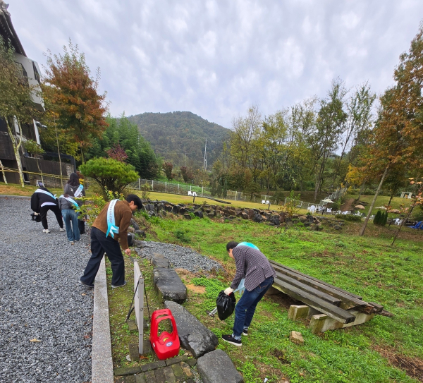 1일, 대청호 일대에서 청렴 줍깅 캠페인 실시 모습