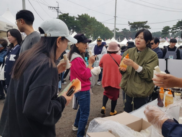 쌀 소비촉진 홍보에 나선 (사)한국쌀전업농홍성군연합회