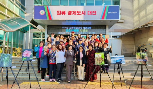 ‘청춘 사진반’ 전시회 개막식