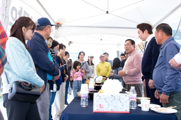 지난 9일 제10회 우리농산물 사랑의 김장담그기 행사 진행 모습