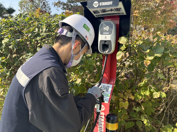한국전기안전공사와 전기차 충전시설 합동점검 진행 모습