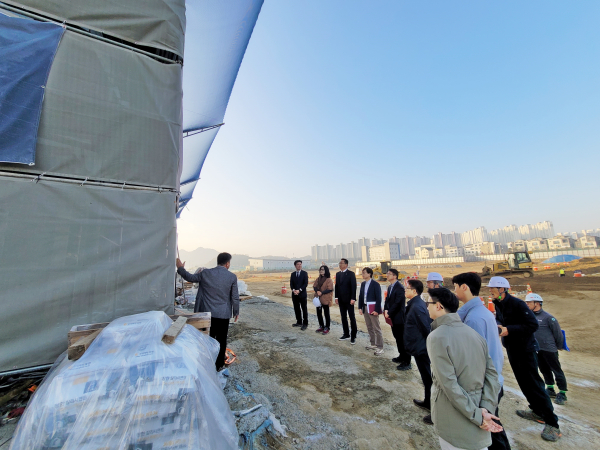 아산교육지원청·아산시·아산시의회, 모종중학교 신축현장 방문추진 상황 점검 모습