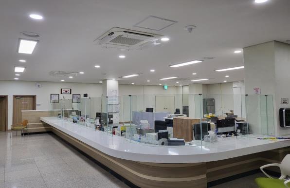 삽교읍 내포출장소 민원실 강화유리 설치 모습