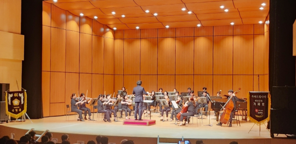 태안 심포니 오케스트라 공연 모습.
