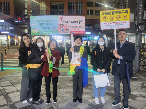 14일, 세종시교육청, 세종경찰청, 유해환경감시단 소속의 학생 생활 지킴이들이 ‘합동 생활지도’를 실시하고 있다.