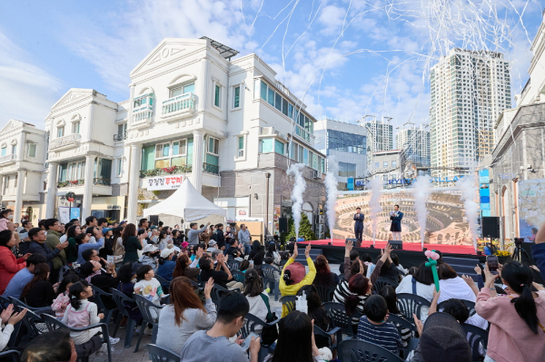 아산시 지중해마을 축제 행사 모습