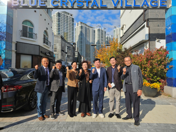 아산시 지중해마을 축제 행사장을 찾은 조일교 아산시장 권한대행