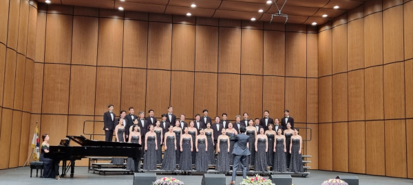 예산군립합창단 공연 모습