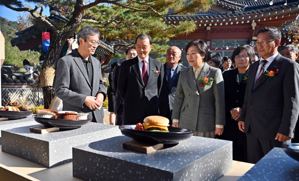 제 5회 김치의 날 기념식 현장사진     * aT 홍문표 사장(좌측 2번째)