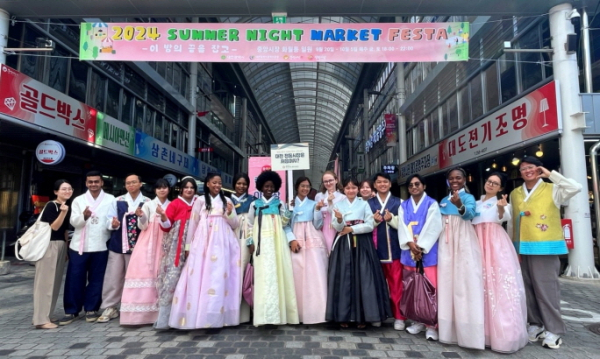 대전시 외국인주민 통합지원센터가 지난 23일 ‘2024년 전통시장 문화 소통’ 사업을 마쳤다.