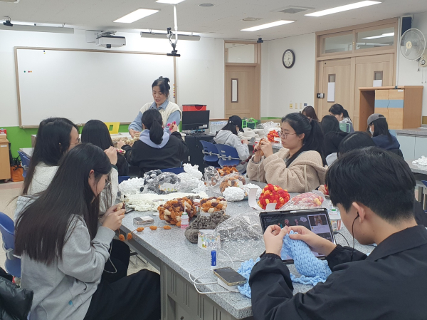 학부모 재능기부로 수능 후 학생 맞춤형 프로그램 운영 모습