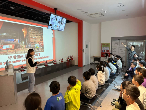 26일, 홍콩 불자경학교 학생과 교직원 등 40여 명이 안전체험교육원에서 체험형 교육을 받고 있다.