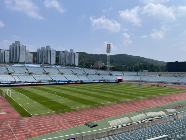 천안시티FC 홈구장인 천안종합운동장이&nbsp;'하나은행 K리그2 2024' 2차 클럽상에서&nbsp; '그린 스타디움상'을 받았다./천안시티FC 제공<br>