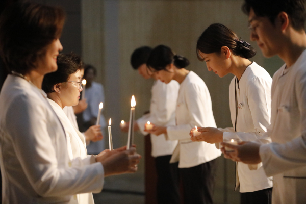 나이팅게일 선서 (촛불 점화식 모습)
