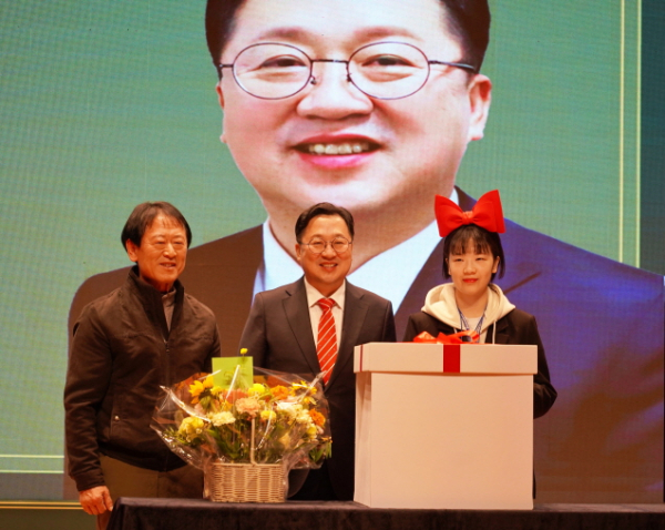 이장우 시장(사진 가운데)이 2024년 복지만두레 우수사례 발표회에 참석했다.