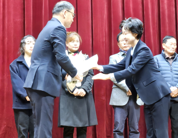 농업인 교육 분야 ‘충청남도지사 기관상’ 수상 모습