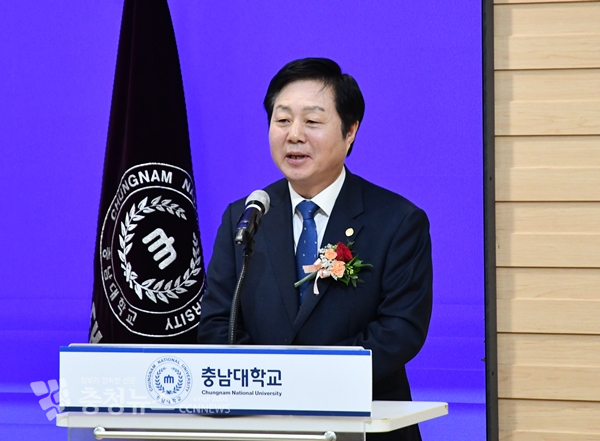 충남대 김정겸 총장.