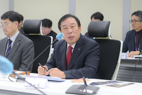 3일, 12월 확대간부회의 주재하는 최민호 시장