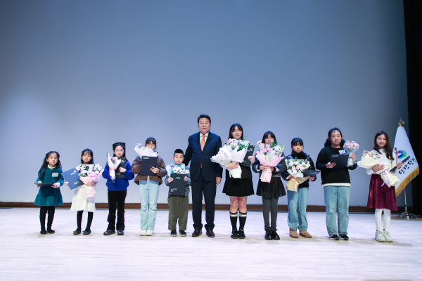 지방세 홍보 포스터 시상식 모습