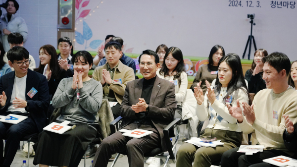 지난 3일 서산청년마당에서 진행된 ‘세대공감 토크콘서트’ 진행 모습