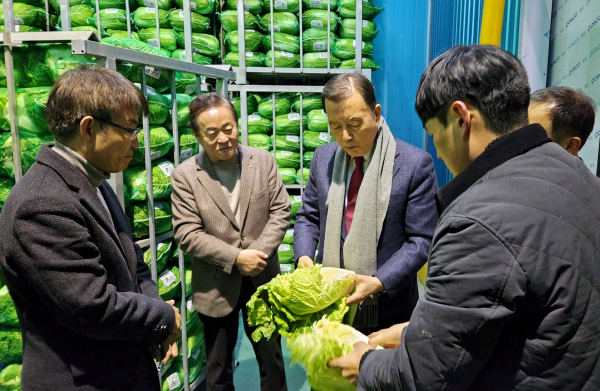 대관령원예농협 방문 현장사진    * aT 홍문표 사장(좌측 3번째)