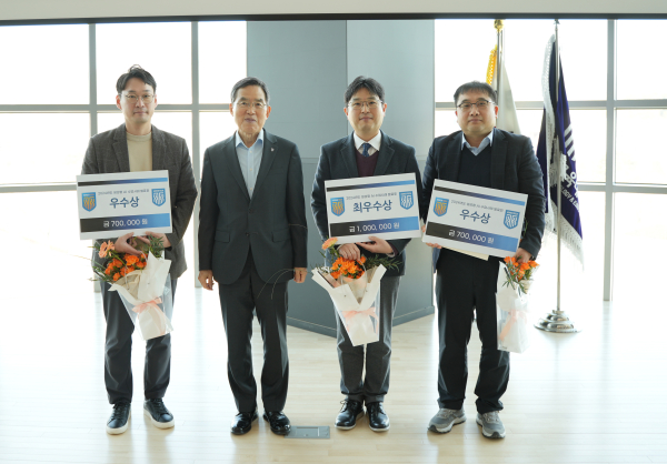 ‘생성형 AI 활용 교육 혁신 우수사례 공모전 발표회’에서 수상 모습