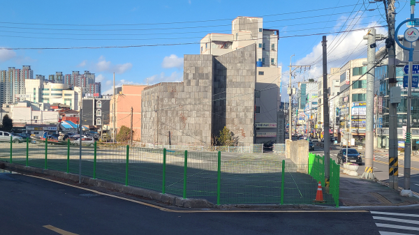 지난 6일 개방한 동문동 290-5번지 대체 임시 공영주차장