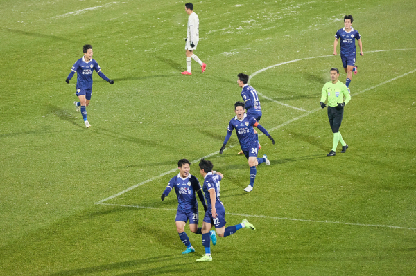 충남아산프로축구단 경기 모습