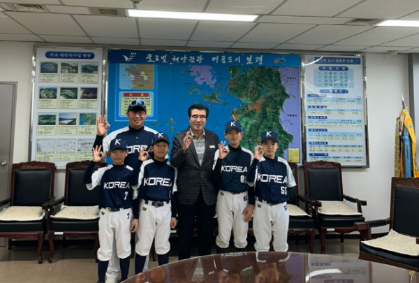 보령시유소년야구단, 2024 국가대표 4명 발탁 축하 모습