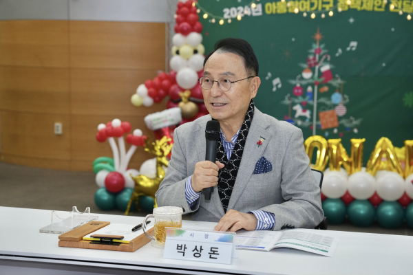 지난 14일 시청 대회의실에서 ‘2024년 천안시 아동참여기구 정책제안 전달식’ 개최.