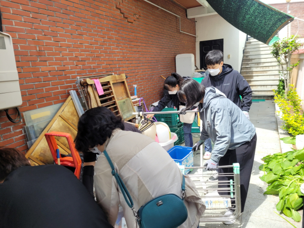 태안군가족센터 ON나눔 봉사단 활동 모습.