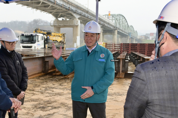 공약 이행률 자료사진_제2금강교 건설 현장 방문